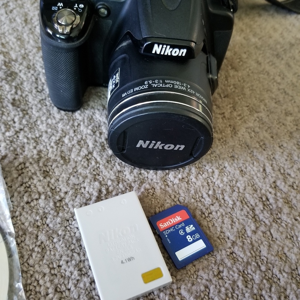 Nikon digital camera - Picture 2 of 6